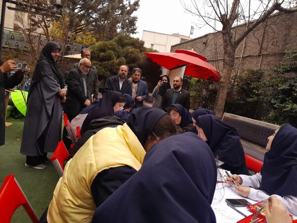 جشنواره انشاء در دبیرستان سلاله ناحیه یک کرج 