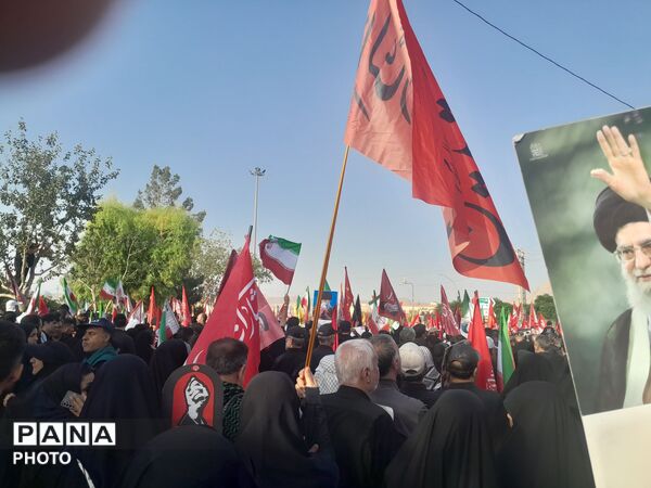 تشیع باشکوه رهبر شهید به همراه خانواده در مسجد مقدس جمکران
