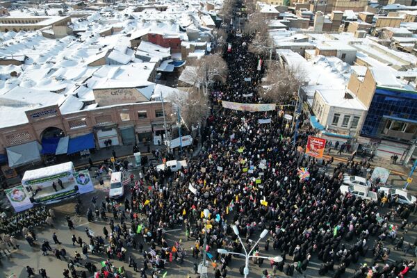 حضور گسترده کودکان و نوجوانان ارومیه‌ای در راهپیمایی ۲۲ بهمن