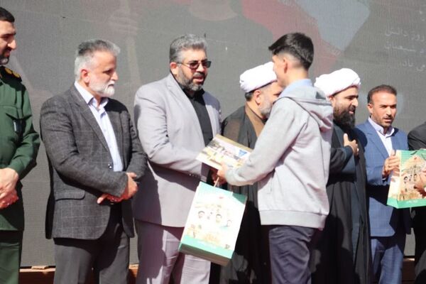 استادیوم ورزشی شهدای شهرستان قدس میزبان پرشورترین مراسم روز دانش‌آموز 
