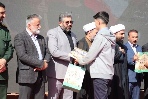 استادیوم ورزشی شهدای شهرستان قدس میزبان پرشورترین مراسم روز دانش‌آموز 