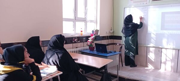 دومین جلسه هدایت تحصیلی پایه نهم در دبیرستان مادرمهربان خلیل آباد