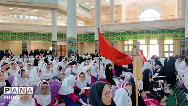 تجمع دو هزار نفری دانش‌آموزان زنجان در سوگ رهبر شهید انقلاب