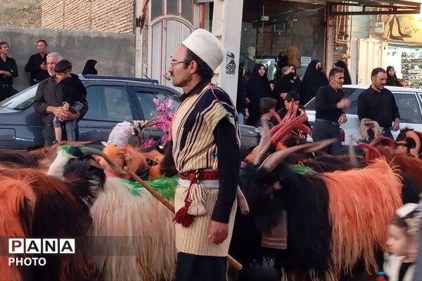 مراسم معنوی گل‌زنی در بن