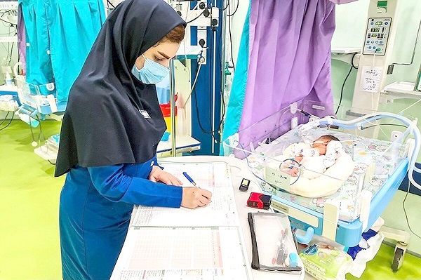 پرستاری هنر ایثار در خط مقدم سلامت است