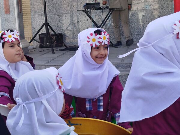 طلوع شکوفه‌های امید در دبستان امین زاده فاروج 