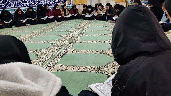 محفل انس با قرآن در دبیرستان نمونه دولتی حضرت زینب (س)