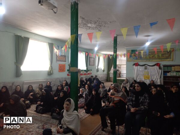 گام به گام درمسیرموفقیت تحصیلی وانتخاب رشته پایه نهم دبیرستان انقلاب اسلامی