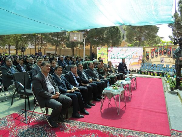 نواختن زنگ سپاس معلم در هنرستان محمودیه بجنورد