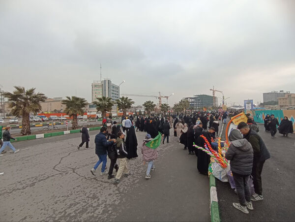 شادپیمایی مردم قم در جشن نیمه شعبان