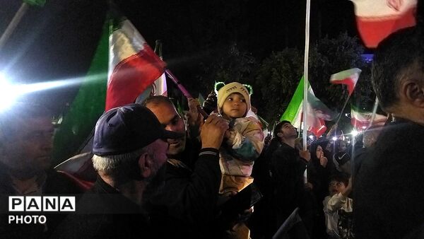 پنجاه و هشتمین شب از ایستادگی مردم در خیابان های نیشابور