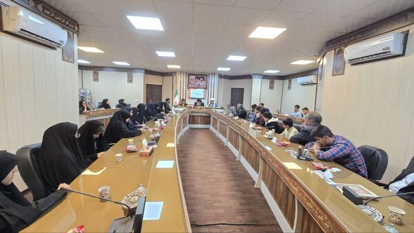 دیدار مدیران و فرماندهان بسیج دانش‌آموزی با امام جمعه بافق