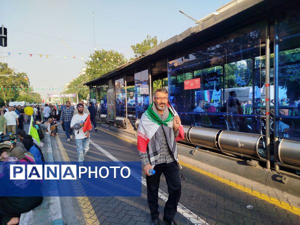 راهپیمایی 10 کیلومتری تهران به مناسبت عید غدیر و مقاومت در برابر تهدیدات دشمن