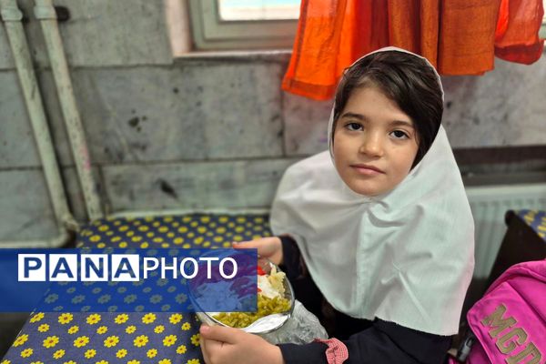 سبزِ سلامت، سپیدِ صداقت، سرخِ زندگی در دبستان هدی