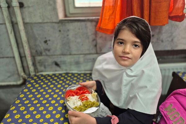 سبزِ سلامت، سپیدِ صداقت، سرخِ زندگی در دبستان هدی