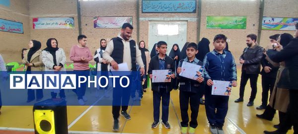 مسابقات دارت در دبستان پسرانه غدیر شهرستان شیروان