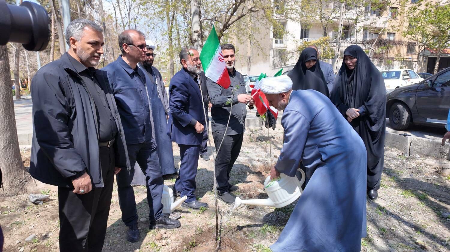 غرس نهال امید به یاد مادران و کودکان شهید جنگ تحمیلی سوم