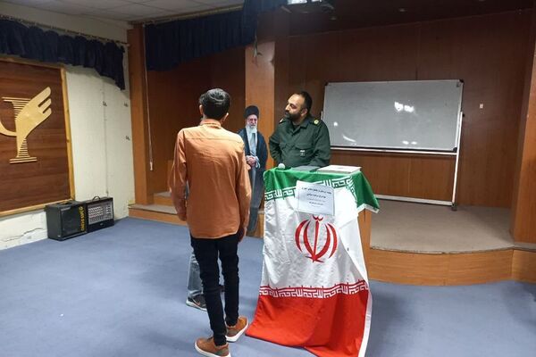 همایش پرسش و پاسخ اعتقادی دانش‌آموزی در دبیرستان سما رودهن