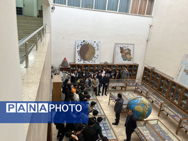 بازدید علمی دانش‌آموزان دبیرستان هدایتی قم از دانشگاه شهید بهشتی تهران 