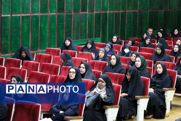 دیدار مدیرکل مدارس غیر دولتی وزارت آموزش و پرورش با مسئولان مدارس غیر دولتی استان یزد