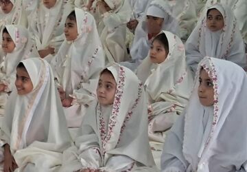 حضور پرشور دانش‌آموزان دبستان موجانی ناحیه دو شهرری در مراسم جشن عبادت 