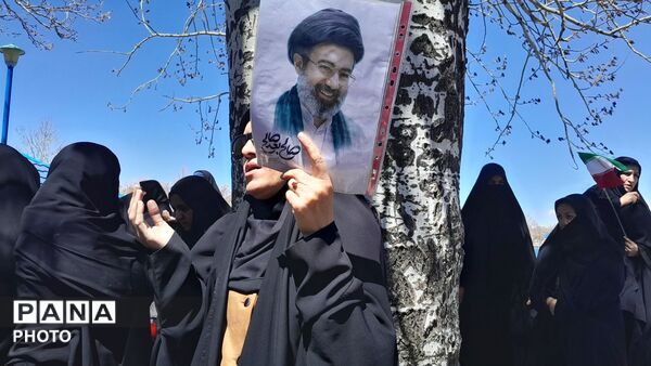 مراسم استغاثه به امام زمان (عج) به همراه آتش زدن بت بعل در گرداب شهر بن