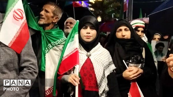قیام مردم انقلابی کوهدشت زیر بارش الهی
