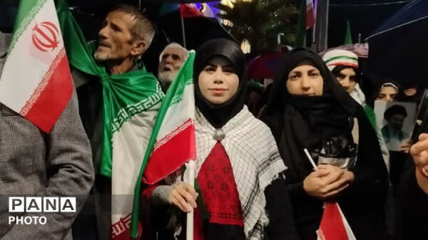 قیام مردم انقلابی کوهدشت زیر بارش الهی