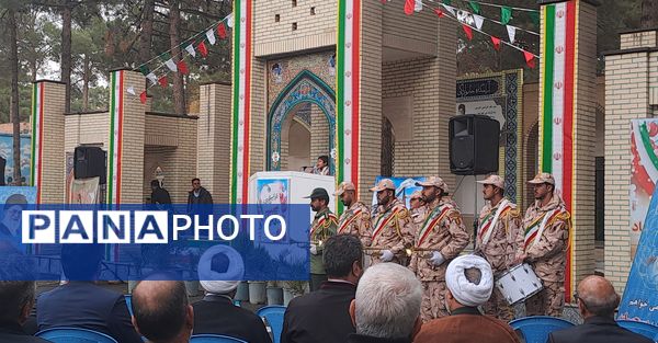  غبارروبی مزار شهدا در نیشابور 