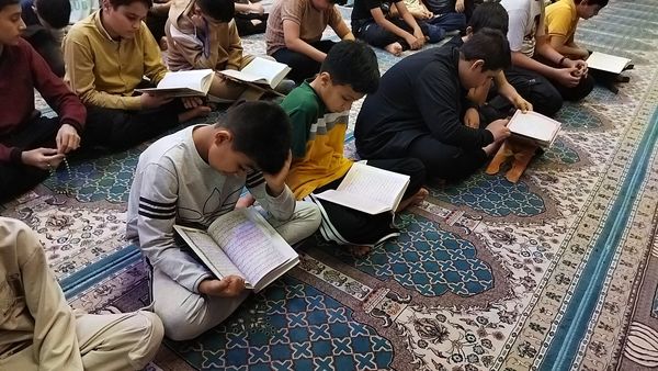 دم دمای اذان و قرائت آیاتی چند از قرآن 