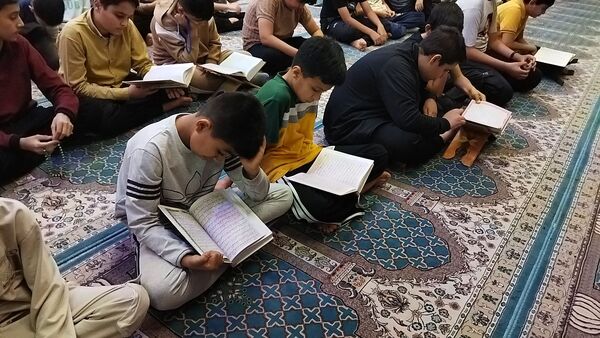 دم دمای اذان و قرائت آیاتی چند از قرآن 