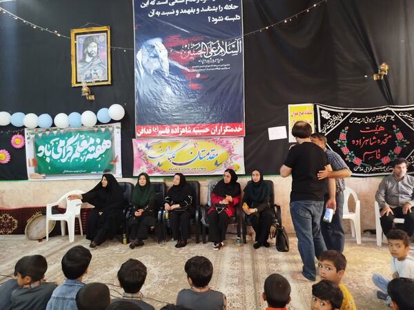 جشن بزرگداشت مقام معلم توسط دانش آموزان دبستان شهید پسندیده
