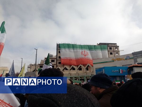 مشهد الرضا شاهد غوغا مردم در راهپیمایی ۲۲ بهمن شد