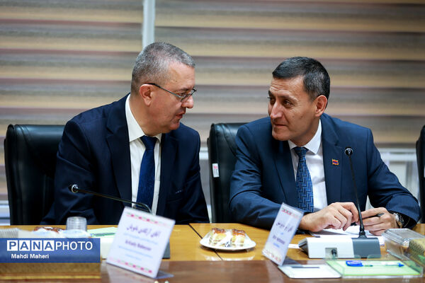 نشست مشترک وزیر آموزش و پرورش ایران و وزیر آموزش، علوم، فرهنگ و جوانان ارمنستان