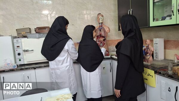 مرحله منطقه‌ای دوازدهمین جشنواره نوجوان خوارزمی در محور آزمایشگاه علوم 