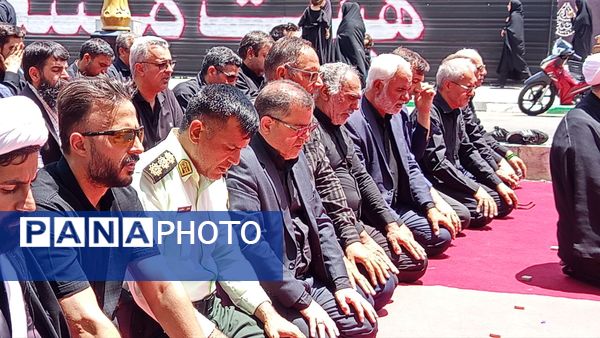 اقامه نماز ظهر عاشورا در کاشمر