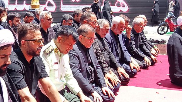 اقامه نماز ظهر عاشورا در کاشمر