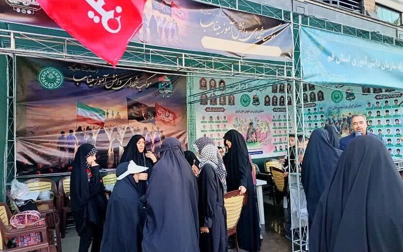 خدمت‌رسانی غرفه سازمان دانش آموزی در قم و کرمانشاه به یاد شهدای میناب