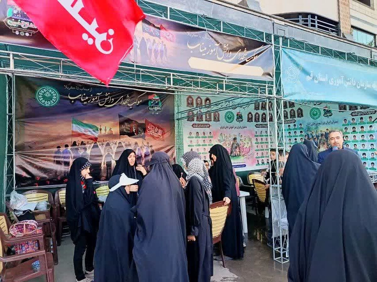 خدمت‌رسانی غرفه سازمان دانش آموزی در قم و کرمانشاه به یاد شهدای میناب