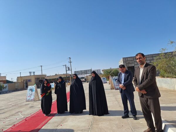 میزبانی دانش‌آموزان دختر بیرجندی از شهید گمنام 