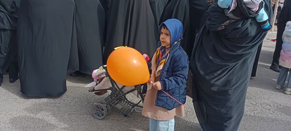 حضور پر شور کودکان و نوجوانان خلیل آبادی در راهپیمایی ۲۲ بهمن