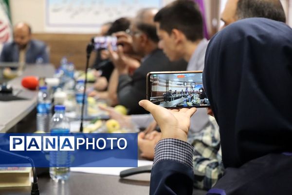 نشست خبری مدیر آموزش و پرورش پاکدشت به مناسبت گرامیداشت هفته معلم