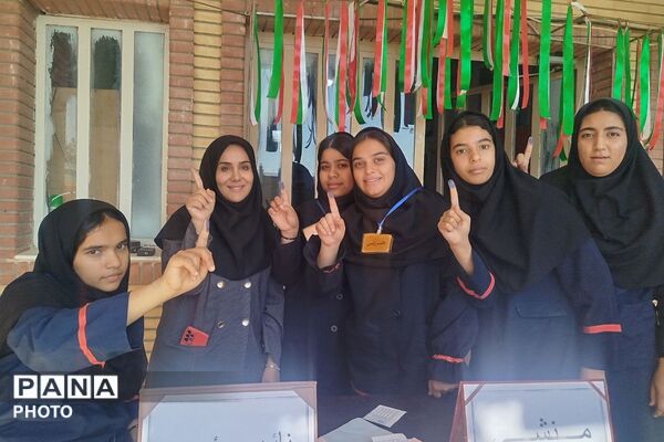 انتخابات شورای دانش آموزی در مدرسه  شبانه روزی حضرت زهرا (س) فاطمیه