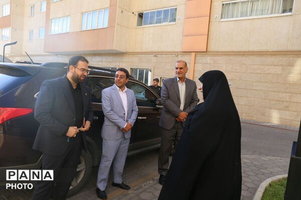 دیدار قائم مقام معاون وزیر در سازمان دانش‌آموزی با خانواده شهید اقتدار در تبریز