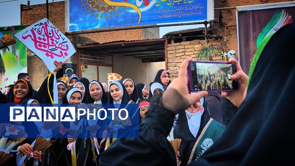 اجرای گروه سرود"هیئت دختران طوبی"در موکب های سطح شهرستان بام و صفی آباد 
