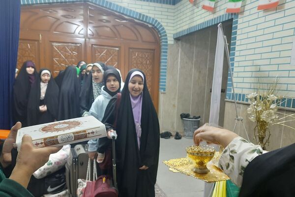اعتکاف دختران آسمان با محوریت بصیرت نوجوان و حاج قاسم سلیمانی در باقرشهر 