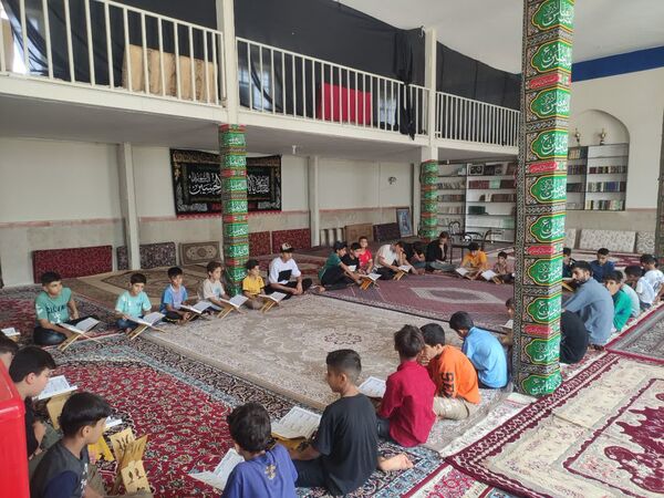 کلاس‌های قرآن کریم در مسجد امام علی (ع) ده‌محسن 