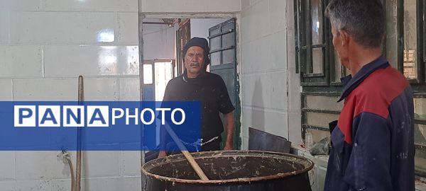 پخش نذری ظهر عاشورا در روستای حسن آباد بلهر 