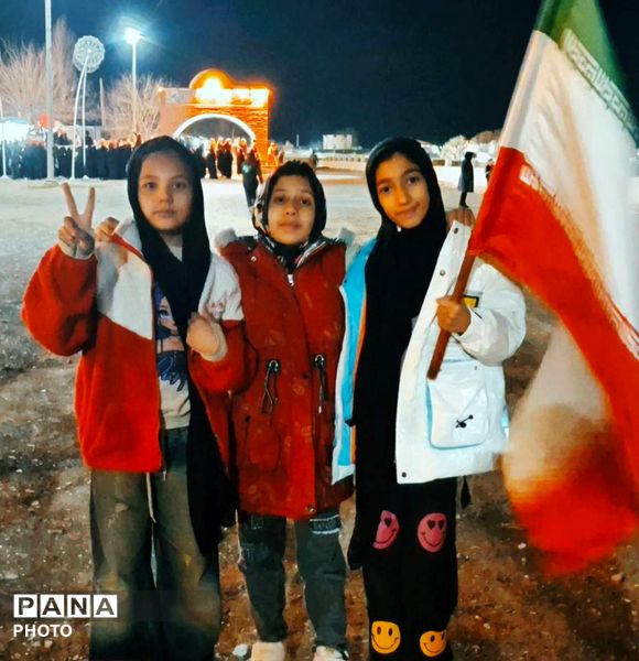 حرکت کاروان خودرویی و موتوری بیعت با رهبر انقلاب در شهر آوه