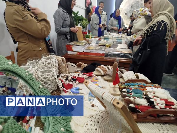 برگزاری نمایشگاه نوروزی ارغوان در فاروج